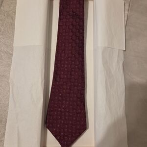 Sophisticated Maroon Patterned Tie